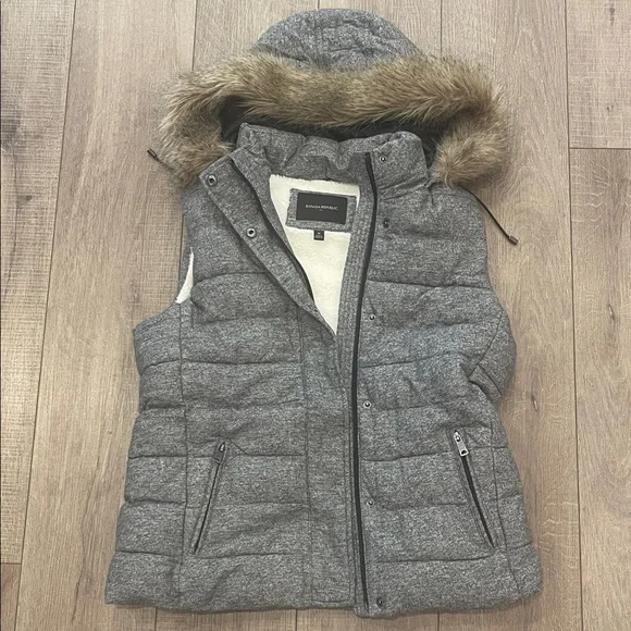 Banana RepublicWomen’s Gray Vest with Faux Fur Hood Size Medium - Picture 1 of 8